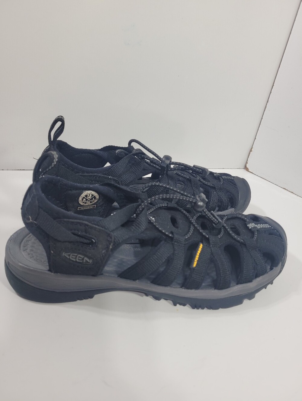 KEEN Whisper Womens 7.5 Black Magnet Hiking Water Sandals 1018227